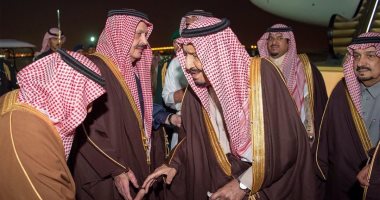 ننشر صور وصول خادم الحرمين الشريفين للمملكة بعد مشاركته بالقمة العربية الأوربية