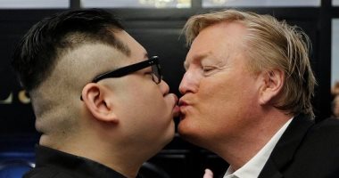 صور.. فيتنام ترحل شبيه كيم مع اقتراب وصول زعيم كوريا الشمالية
