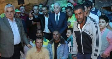 صور.. محافظ جنوب سيناء يقيم حفل تكريم لعمال النظافة بشرم الشيخ 
