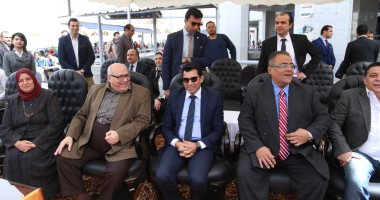صور.. أشرف صبحى يتفقد المنشآت الرياضية بجامعة عين شمس