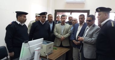 صور.. مدير أمن الإسماعيلية يفتتح وحدة الفيش المميكن بمركز القنطرة غرب