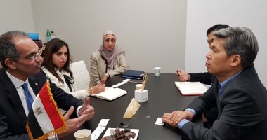 وزير الاتصالات يبحث مع مسئولى"ال جى" العالمية التعاون فى تصنيع التابلت وتعميق التصنيع المحلي