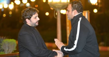 زينة وأكرم حسنى وهانى رمزى يشاركون فى عزاء والدة مصطفى خاطر