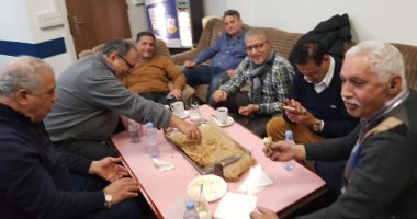 منشن لصاحبك وقل لنا أكتر صفة بتميزه..مجدى:"أحلى أكلة مع أجدع صحاب بالغربة"