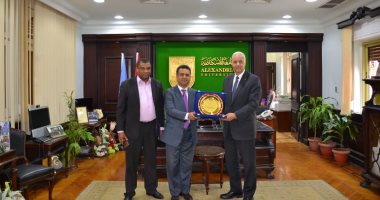 رئيس جامعة الإسكندرية يستقبل مساعد الملحق الثقافى بالسفارة الليبية لبحث التعاون المشترك