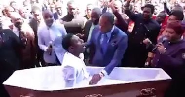 ولا سحر ولا شعوذة.. قس فى جنوب إفريقيا يدعى إحياءه لشخص ميت والكنيسة تقاضيه
