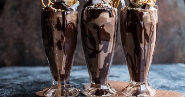 طريقة عمل مشروب ميلك شيك الشوكولاتة فى المنزل 