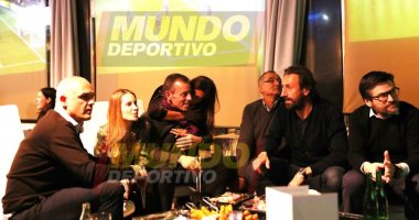 رئيس برشلونة السابق يغسل أحزان السجن بمتابعة كلاسيكو كأس إسبانيا