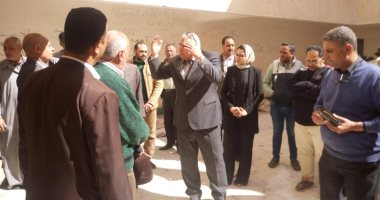 محافظ الوادى الجديد يوجه بسرعة إتهاء أعمال رفع كفاءة بيوت الطلبة بالخارجة
