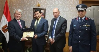  أشرف صبحي يستقبل رئيس الاتحاد الدولي للخماسي ويحضر فعاليات مسابقة ابداع