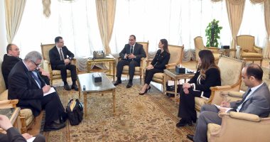 رئيس الوزراء يستقبل وزير بيئة الأعمال والاستثمار والتجارة فى رومانيا