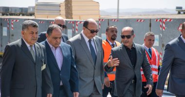 وزير الطيران يتفقد مطار مرسى علم ويوجه بمراجعة الإجراءات الأمنية