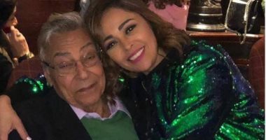 بنفس الطقم.. شاهد كيف عبرت داليا البحيرى عن حبها لوالدها مع ابنتها.. صور