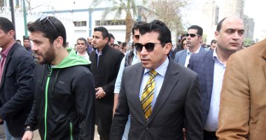 صور.. وزير الرياضة يؤدى صلاة الغائب على أرواح شهداء حادث قطار رمسيس
