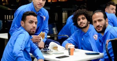 تيجانا يسلم السفير المصرى فى أنجولا درع الزمالك.. و حداد فى جلسة العشاء