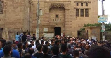 صور.. أهالى الخانكة يشيعون جثمان "عماد" أحد ضحايا حادث محطة مصر