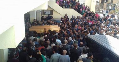 صور.. الآلاف يودعون شاب أسوان ضحية حادث قطار مصر