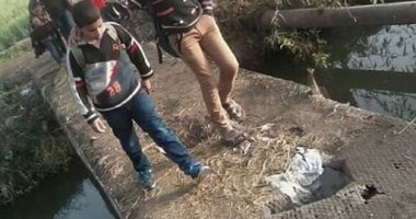 أهالى عزبة أبو بريشة بالبحيرة يشكون من تهالك معدية كوبرى حديدى للمشاة