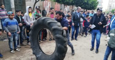 صور.. الشباب والرياضة بدمياط تنظم مسابقة أقوى رجل بقرية طبل