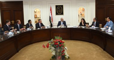 وزير الإسكان يتفق مع السويد على دعم وحدة تنظيم النقل الجماعى بالشيخ زايد