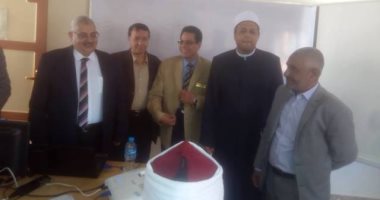 صور.. مدير التدريب بالأزهر الشريف يتفقد فعاليات تنمية مهارات شيوخ معاهد الأقصر