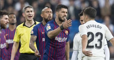 كواليس مشادة مدافع ريال مدريد مع سواريز وميسي فى الكلاسيكو.. فيديو
