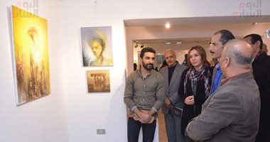 شاهد.. وليم صفوت يشارك فى معرض "لغة الجسد" بـ متحف أحمد شوقى