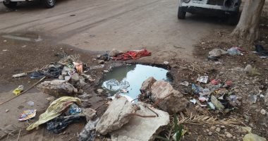 بيارة صرف بلا غطاء تغلق مدخل الوحدة الصحية بسنديلة فى الدقهلية