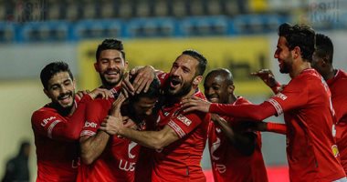 شاهد.. التركيز والبسمة على وجوه لاعبى الأهلى قبل مواجهة الزمالك