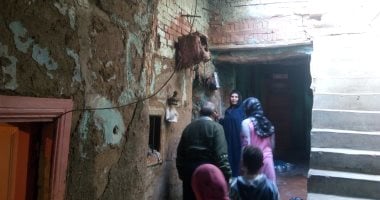 صور.. عجوز من الغربية تعيش فى منزل آيل للسقوط.. وتؤكد: نفسى فى معاش