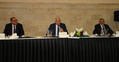محافظ جنوب سيناء يلقي محاضرة عن مجالات التنمية للدارسين بكلية الحرب العليا 