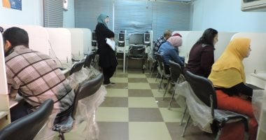 525 متقدمًا يؤدون إختبارات مسابقة العقود المؤقتة بـ"تعليم أسيوط"