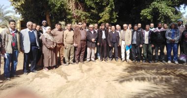 صور.. وفد مركز البحوث الزراعية يطمئن على الزراعات فى الوادى الجديد 