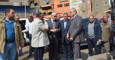 محافظ الجيزة يتفقد حالة النظافة بحى شمال ويعاقب مسئولى امبابة 