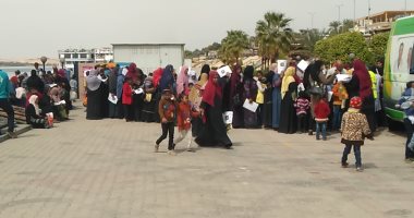 أول مستشفى عائم يوقع الكشف الطبى على 6600 طفل وسيدة بأسوان