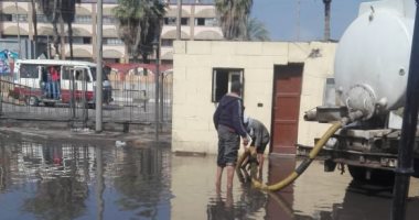 صور.. شفط تجمعات مياه الأمطار من الشوارع والميادين الشرقية 