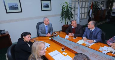 نائب وزير النقل يلتقى وفد البنك الأوروبى لإعادة الإعمار والتنمية