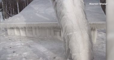 بصمة واضحة للشتاء فى نيويورك.. منزل بالكامل مغطى بالثلوج.. صور
