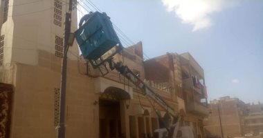 محافظ البحيرة يوجه بإستمرار أعمال الإنارة والكهرباء تفعيلاً لمبادرة "صوتك مسموع"