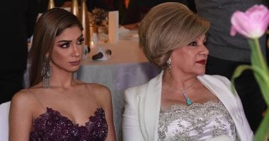 ظهور خاص لوالدة نوال الزغبى ونجلتها بحفل ألبومها الجديد 