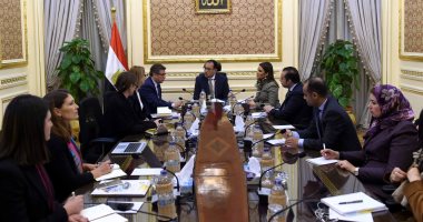 رئيس الوزراء يبحث مع بعثة بنك التنمية الأفريقى دعم صندوق الاستثمار بأفريقيا
