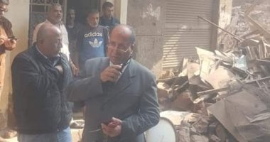 محافظة القاهرة تدفع بلوادر لرفع أنقاض العقار المنهار فى الزيتون
