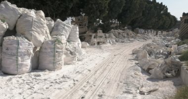 القبض على صاحب محل بحوزته 2 طن سكر مجهول المصدر بحلوان