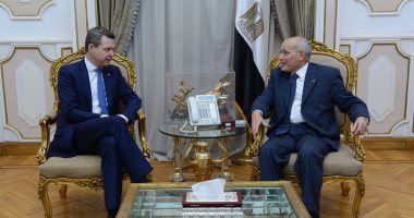 "العصار" يبحث مع  وكيل وزارة الدفاع الألمانية لشئون البرلمان سبل التعاون 