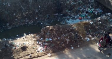 أهالى المناحريت بالشرقية يطالبون بتغطية مصرف داخل الكتلة السكنية