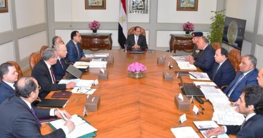 السيسي يجتمع بقيادات الدولة.. ويستعرض استراتيجية متكاملة للرقابة المشددة على الأسواق للقضاء على الممارسات الاحتكارية وضبط الأسعار.. الرئيس يوجه بخفض عجز الموازنة.. ويطالب بالحفاظ على الأمن والأمان للمواطنين