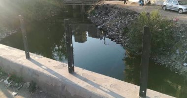 أهالى دسوق يناشدون المسئولين بتركيب حواجز على جانبى كوبرى البدالة بكفر الشيخ