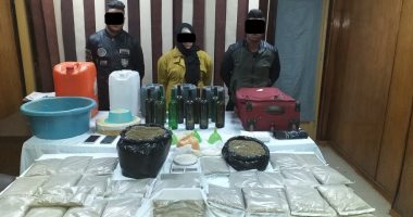 سقوط عاطلين وربة منزل يديرون مصنعا لإنتاج مخدر الأستروكس فى إمبابة
