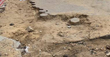 صور..مطالب بإعادة إصلاح شارع الوقاد فى الزيتون بعد تكسيره لتوصيل المرافق