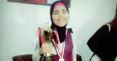 "سارة" تحدت إعاقاتها وحصلت على المركز الأول على مستوى الجمهورية فى التأليف